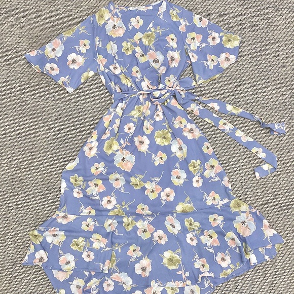 Modest light blue midi dress - Picture 2 of 7